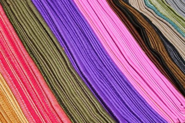 renkli eşarplar otavalo zanaat Market satırları