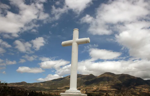 Cruz de piedra en Cotacachi — Foto de Stock