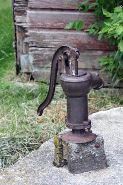 Antik su pompası beton sarnıç