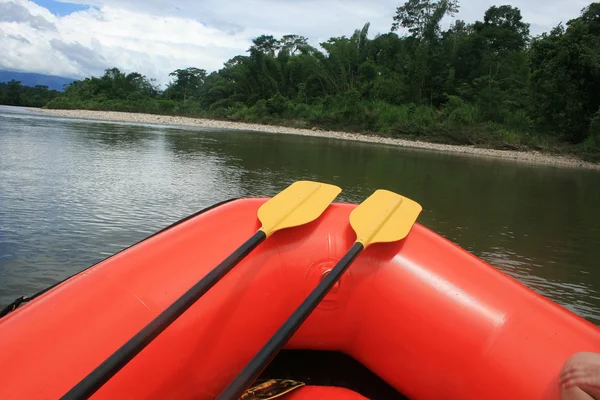 Raddles em uma Raft de borracha — Fotografia de Stock