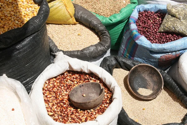 오타 발로 시장에서 옥수수와 콩 — 스톡 사진