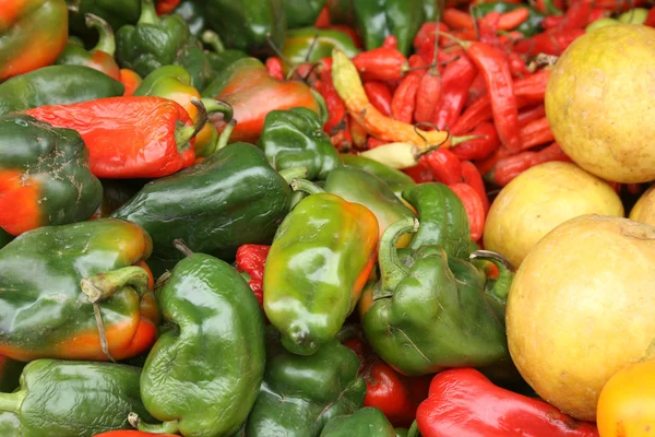 Peppers at the Otavalo Market — Stock Photo, Image