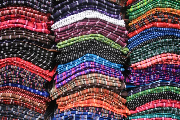 Montones de bufandas hechas a mano —  Fotos de Stock