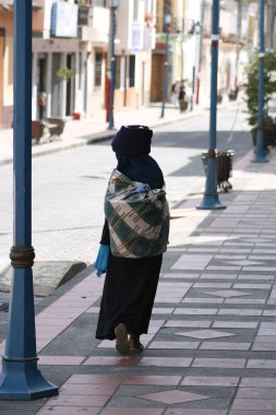 yerli kadın bir paket