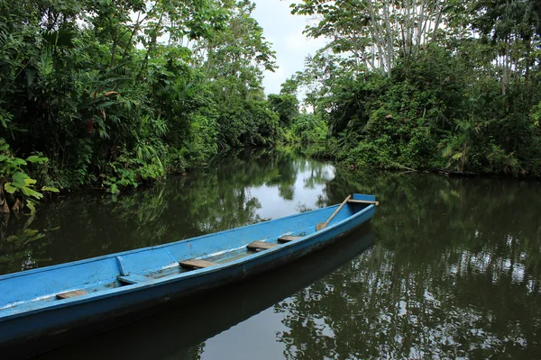 Blue River Boat — Zdjęcie stockowe