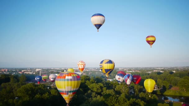 Xvii-th Velikije luki internationella ballongen uppfyller — Stockvideo