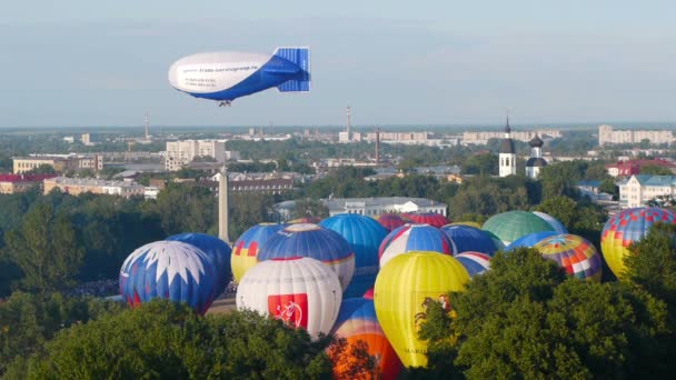 Xvii tého velikie luki mezinárodní balón setkat — Stock video