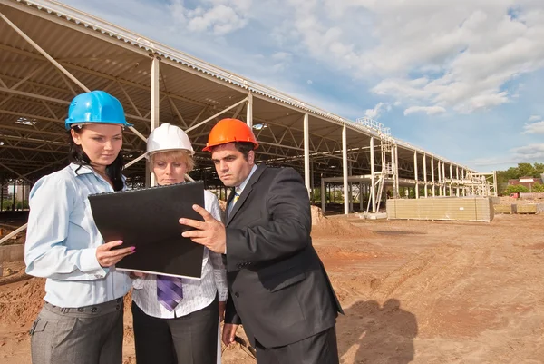 Director with subordinates on construction site — Stock Photo, Image