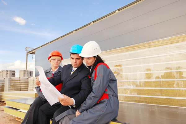 Director with subordinates on construction site — Stock Photo, Image