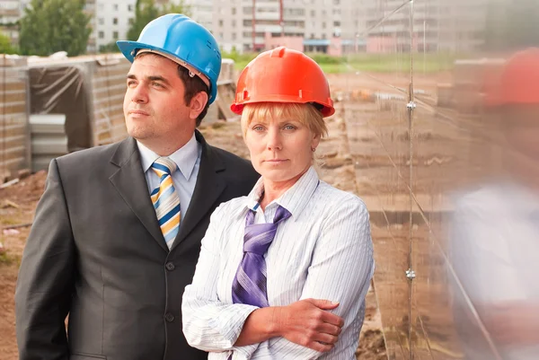 Director con subordinados en obra — Foto de Stock