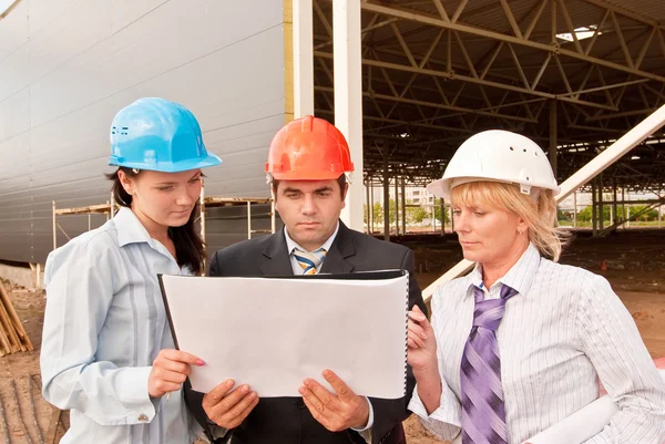 Group of engineers at construction site — Stock Photo, Image