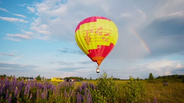 Xvii-th Velikije luki internationella ballongen uppfyller — Stockvideo