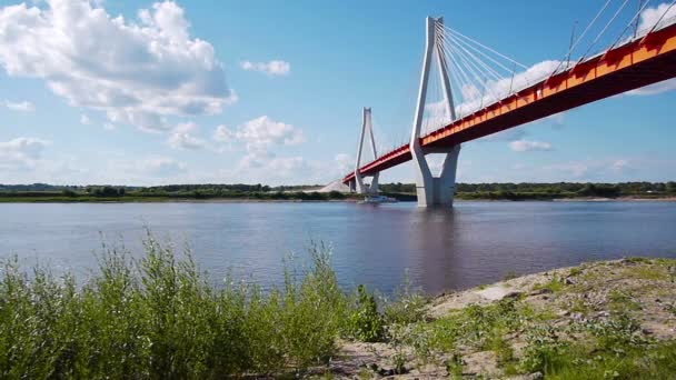 Pont sur la rivière — Video