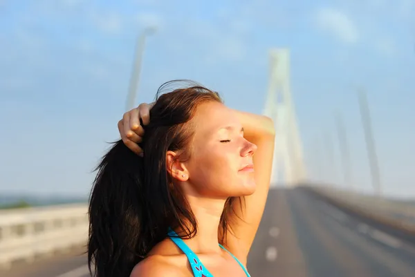 Young woman relax on bridge — Stock Photo, Image