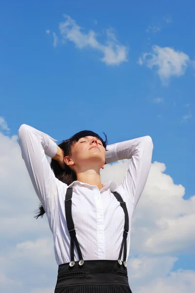 Woman lying on grass — Stock Photo, Image