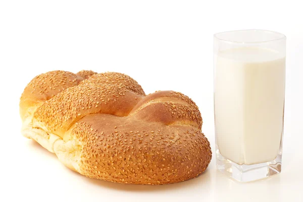 Brot mit Milch — Stockfoto