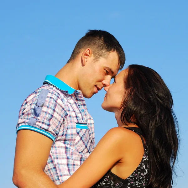 Heureux jeune couple — Photo