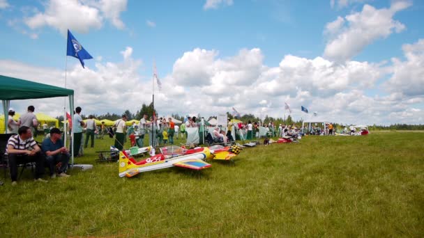 Russische kampioenschap in de sport vliegtuigen modellering — Stockvideo