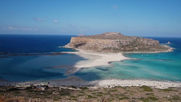 View of the lagoon Ballos(Balos) and the island Gramvousa — Stock Video