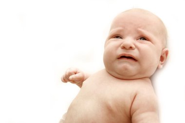 beyaz üzerine Ağlayan bebek