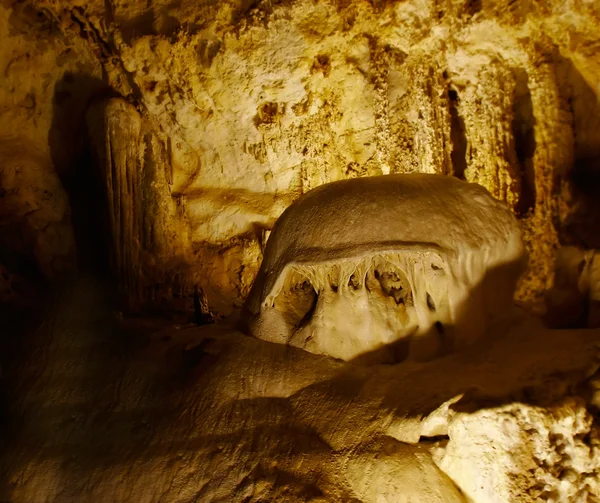 Formações rochosas em caverna — Fotografia de Stock