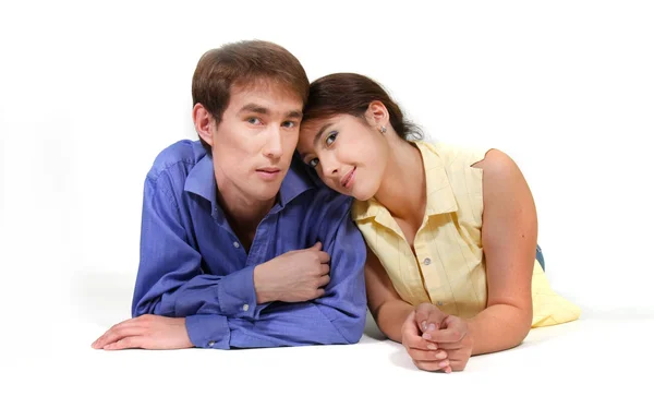 Mladý milující pár přes bílý — Stock fotografie