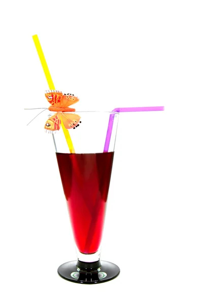 Coquetel vermelho em vidro com duas palhas sobre branco — Fotografia de Stock
