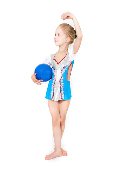Fiatal lány sport labda felett fehér — Stock Fotó