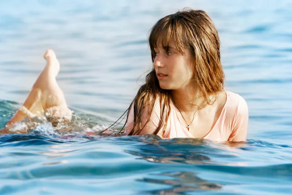 Beautiful girl in water — Stock Photo, Image