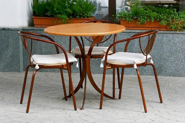 Table and chairs in street cafe — Stock Photo, Image