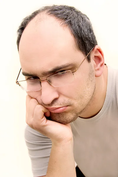 Hombre molesto retrato sobre blanco — Foto de Stock