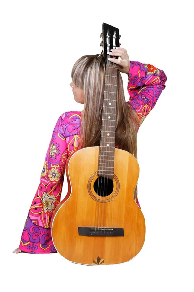 Fata cu chitara peste alb — Fotografie, imagine de stoc