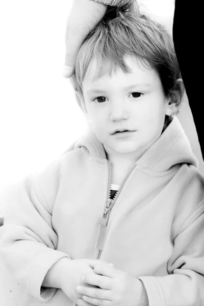 Boy's portrait with father's hand on his head — Stock Photo, Image