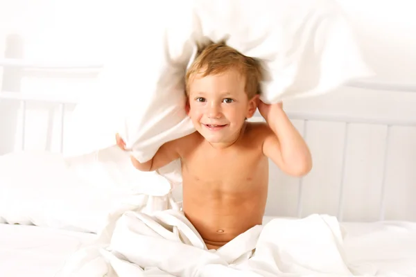 Cute child playing in bed — Stock Photo, Image