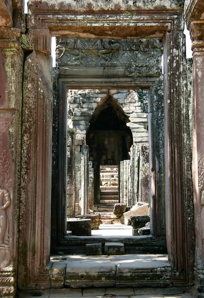 Arcos de piedra en antiguo templo asiático — Foto de Stock