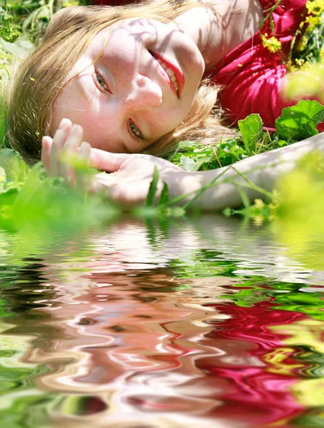 Portrait of beautiful girl laying green grass — Stock Photo, Image