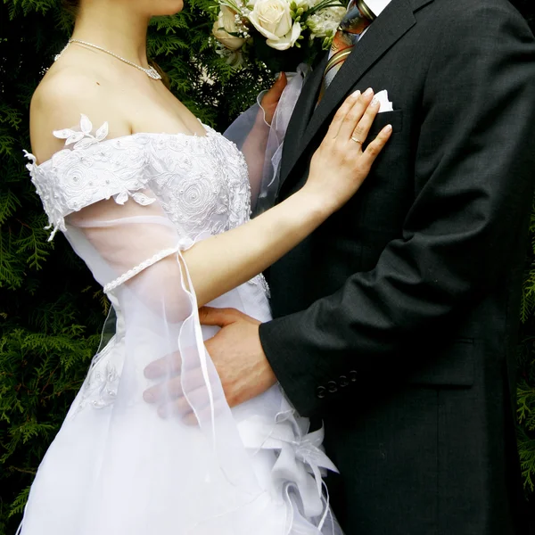 Pareja amorosa en el día de su boda — Foto de Stock