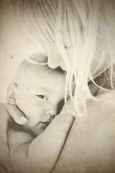 Портрет матері та дитини у ретро-стилі — стокове фото
