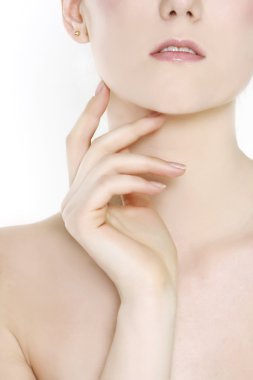 güzel genç bir kadın beyaz yakın çekim