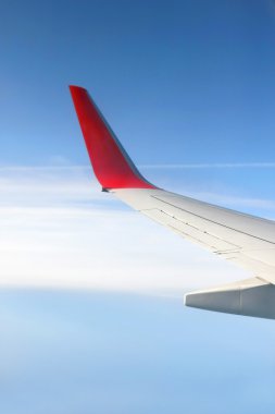 uçak kanadı gökyüzü arka plan üzerinde