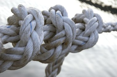 bir ip üzerinde üç deniz mili