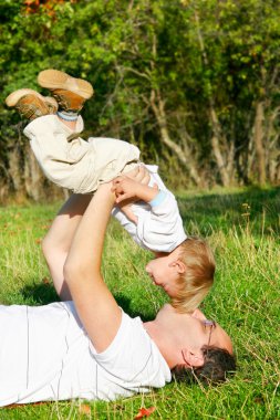 Baba ile oğlu açık oynayan