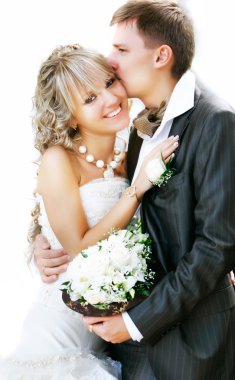 genç güzel gelin ve damat beyaz portre üzerinde