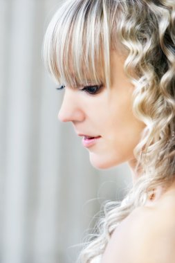 genç güzel gelin portresi