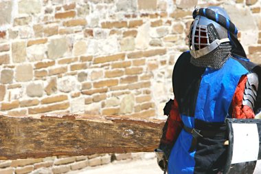taş duvar arka planda Knight