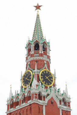 Kremlin kule üzerinde beyaz saatleri ile