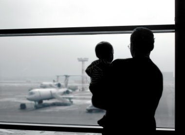 Baba ve oğul uçaklar seyir
