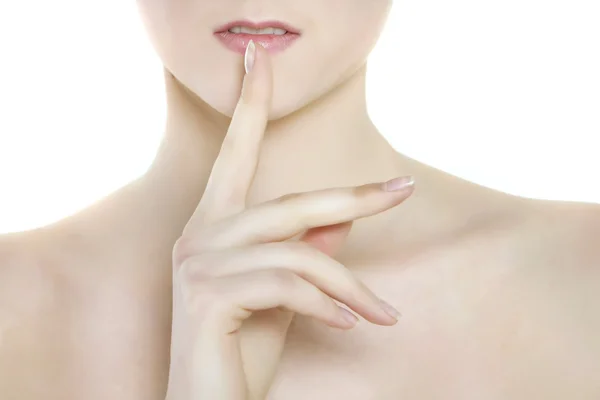 Close up de mulher atraente com o dedo em seus lábios — Fotografia de Stock
