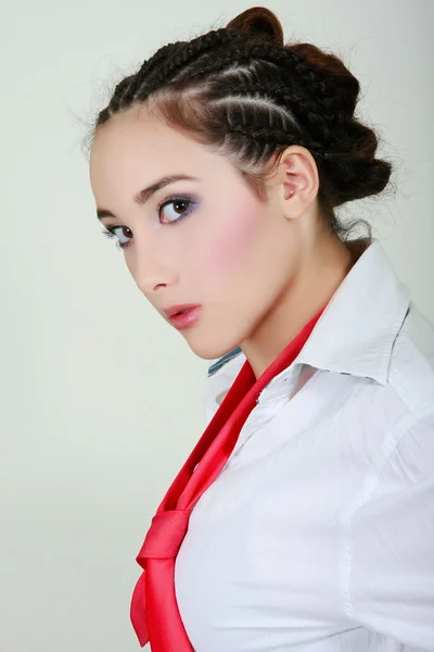 Glamour üzleti lány piros nyakkendő portréja — Stock Fotó