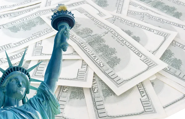 Vrijheidsbeeld op 100 US dollars bankbiljetten achtergrond — Stockfoto